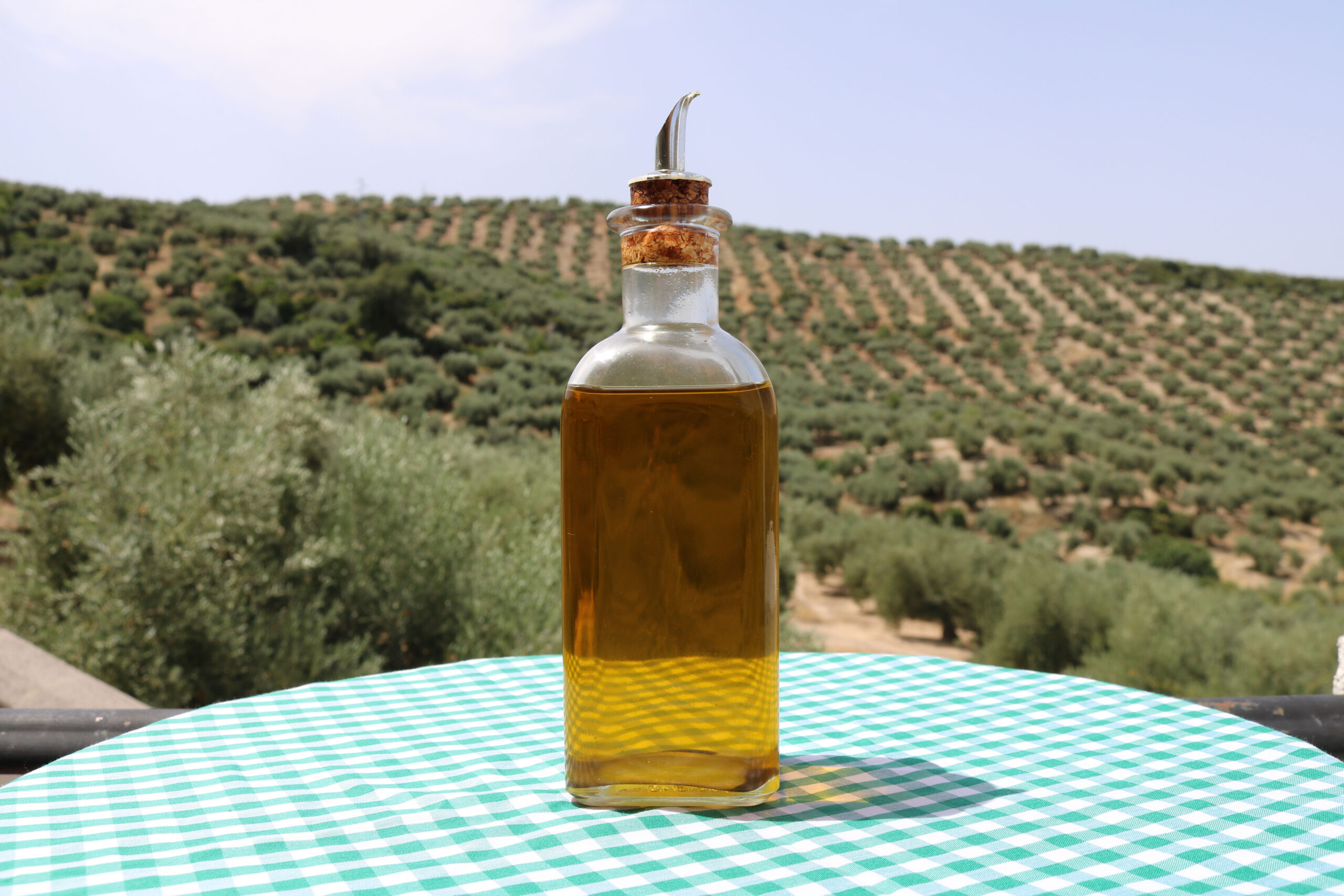 aceite-oliva-fondo-aceitunas
