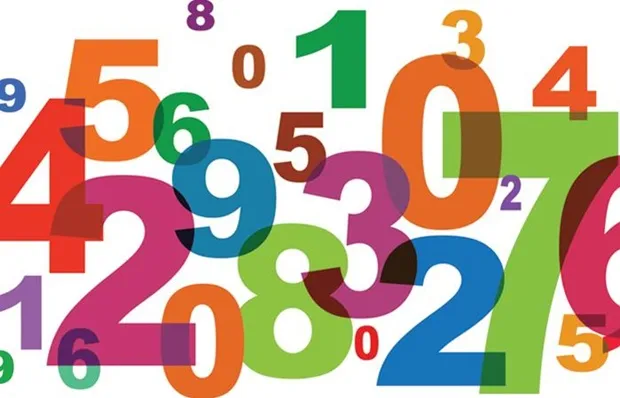 Un amasijo de números de distintos tamaños y colores; todos con la misma fuente.